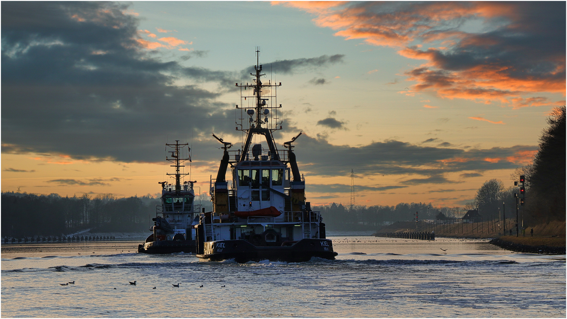 Schlepper Kiel und Stein...