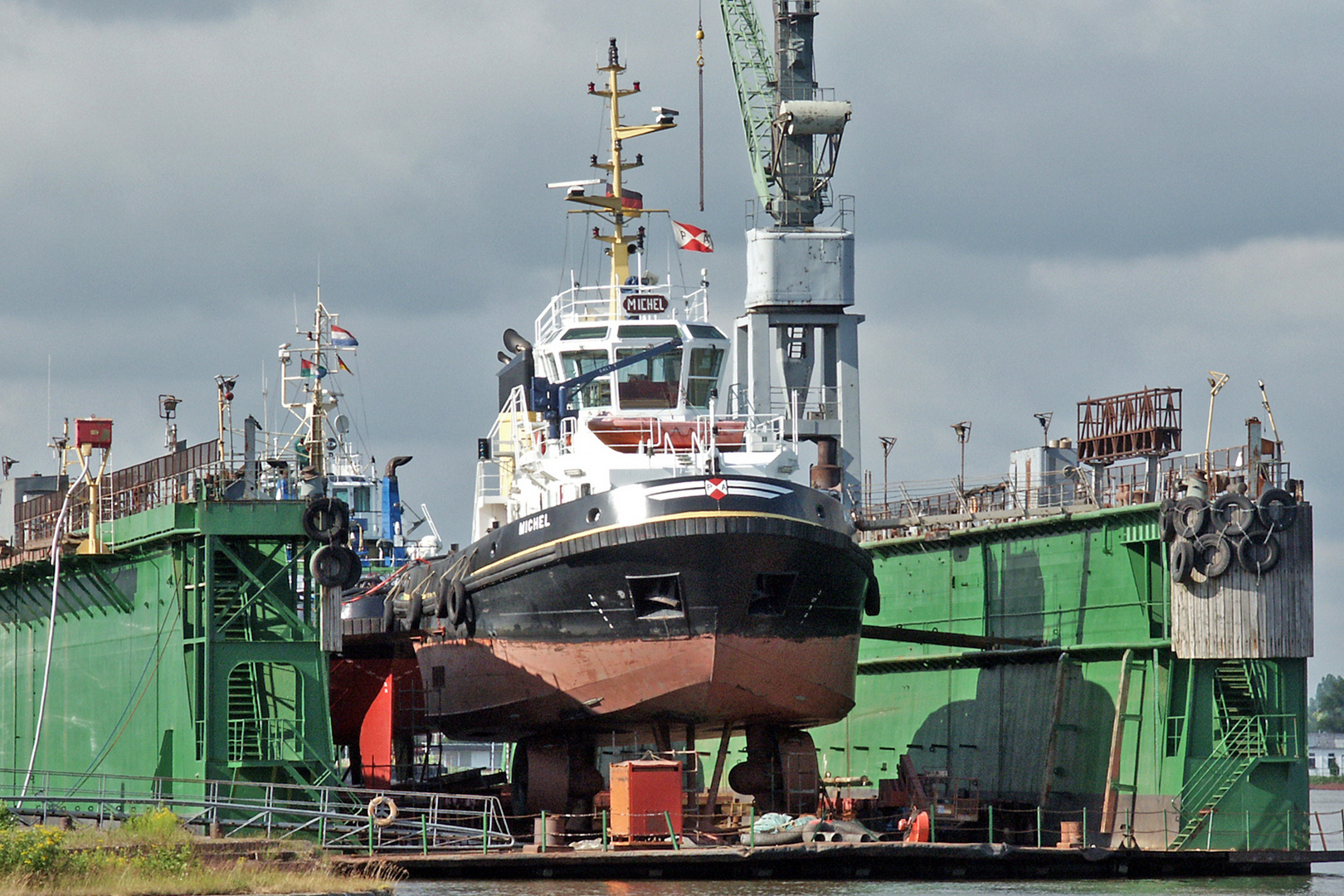 Schlepper MICHEL im Dock