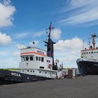 Schlepper und Eisbrecher im Rostocker Stadthafen