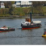 Schlepper Woltmann im Schlepp auf de Elbe Ri. Werft (25.4.21)