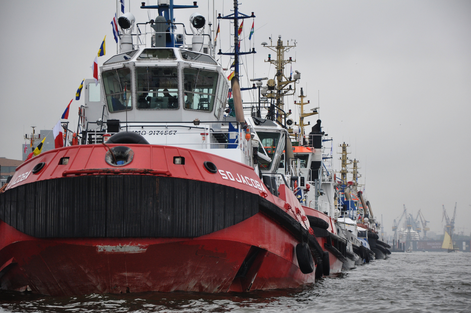 Schlepperballett im Hamburger Hafen