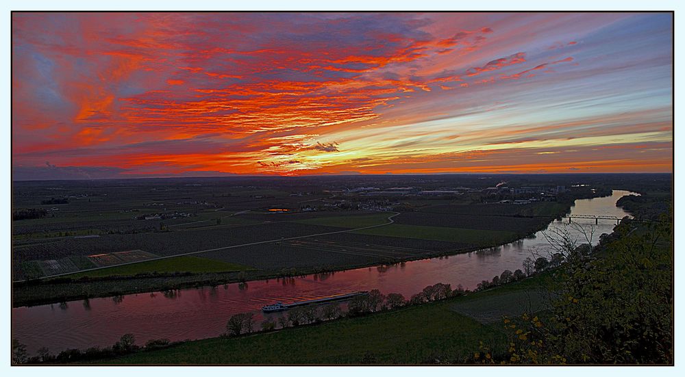 Schleppkahn auf der Donau