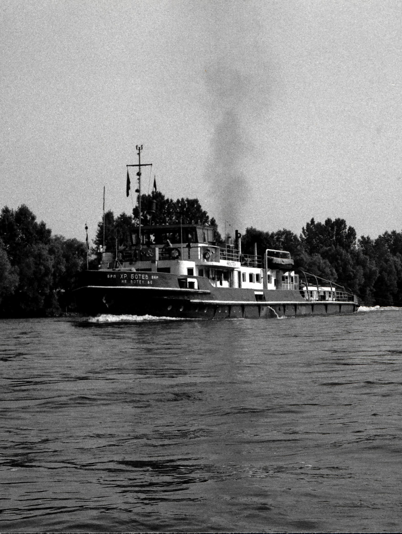 Schleppschiff auf Bergfahrt