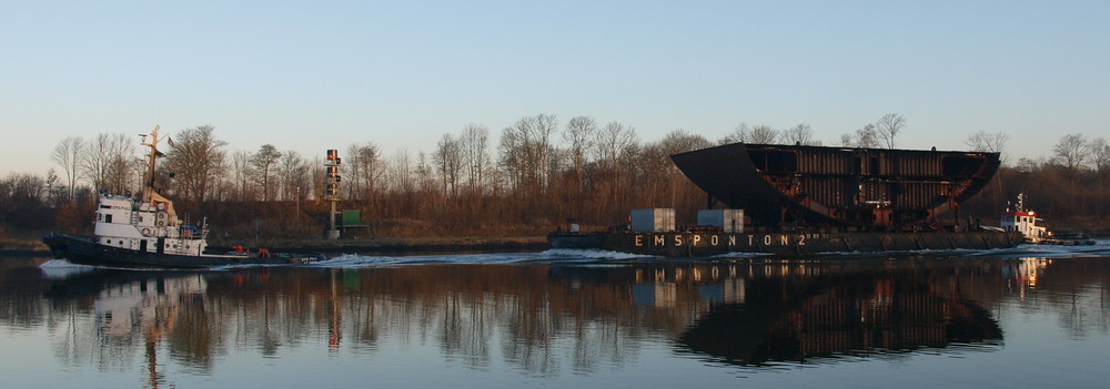 Schleppverband auf dem Nord-Ostsee-Kanal