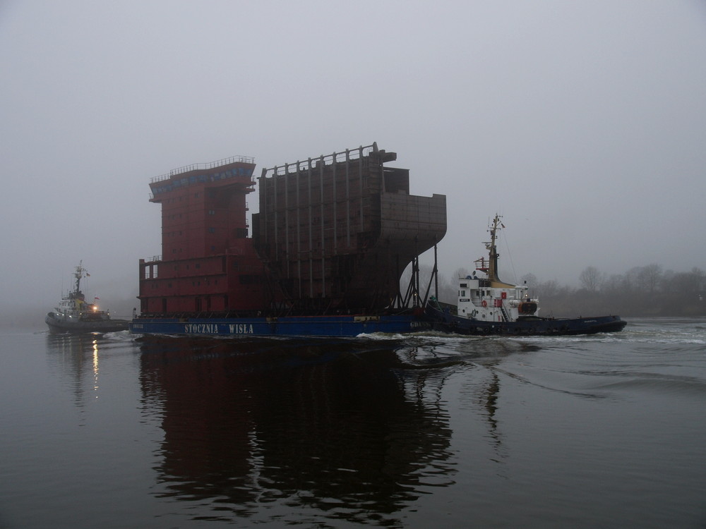 Schleppverband auf dem Nord-Ostsee-Kanal.