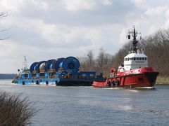 Schleppverband mit Ponton SB 7020 auf dem Nord-Ostsee-Kanal