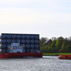 Schleppzug am 1. Mai bei Sehestedt