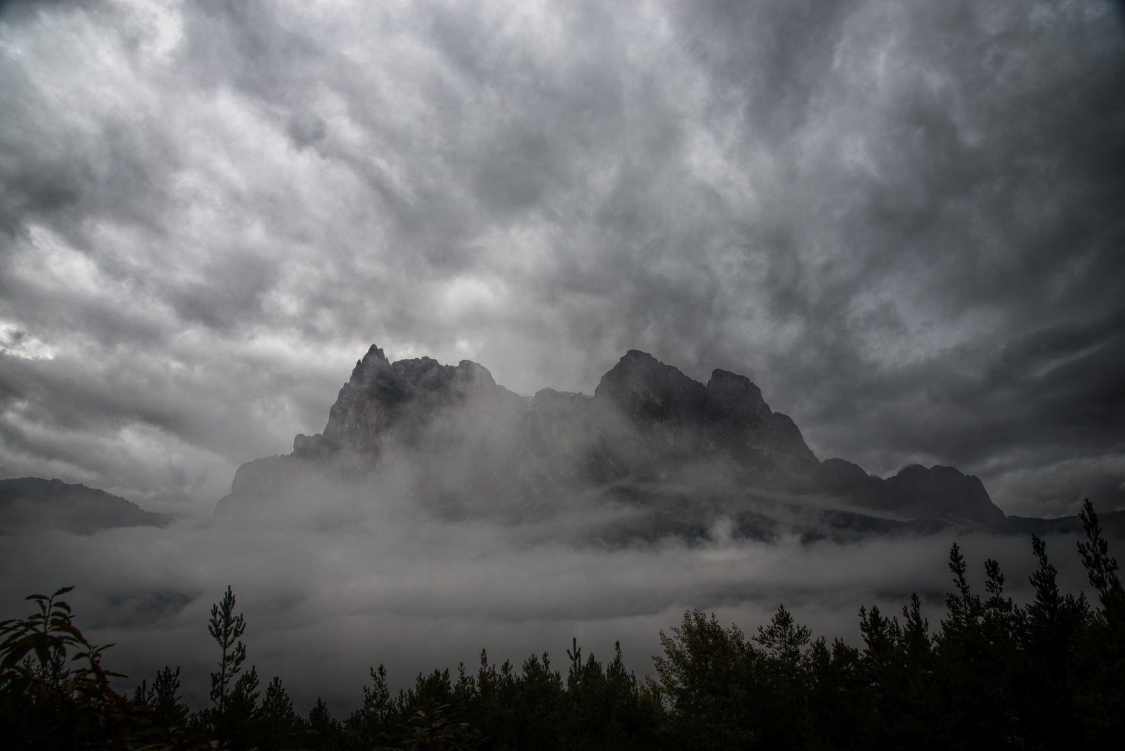 Schlern im Wolkenbad