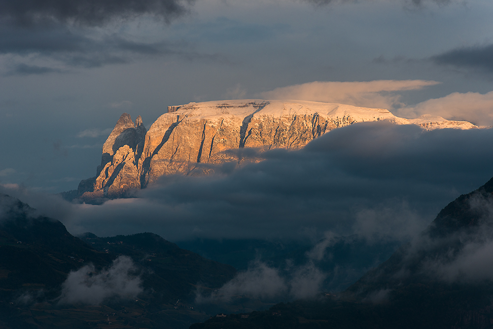 Schlern in Wolken