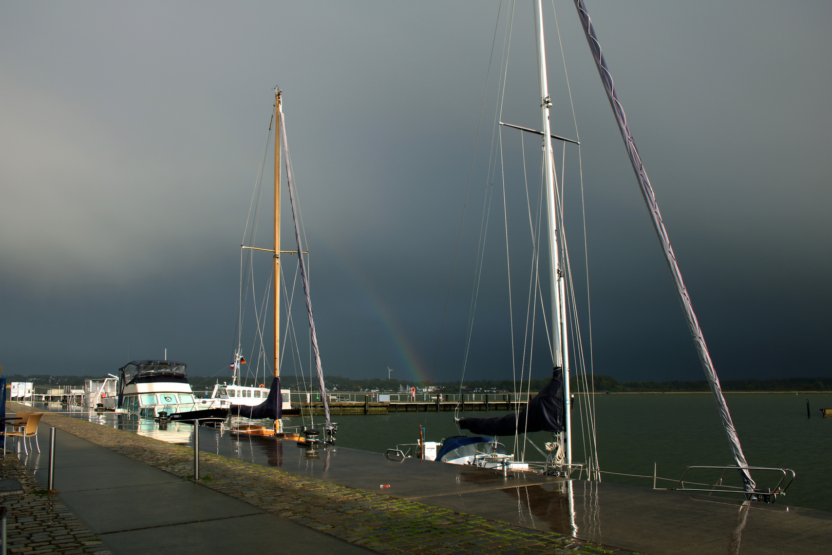 Schleswig - Stadthafen mit Regenbogen