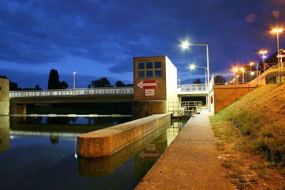 Schleuse bei Nacht