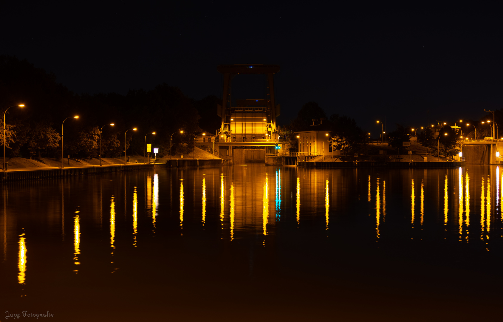 Schleuse bei Nacht