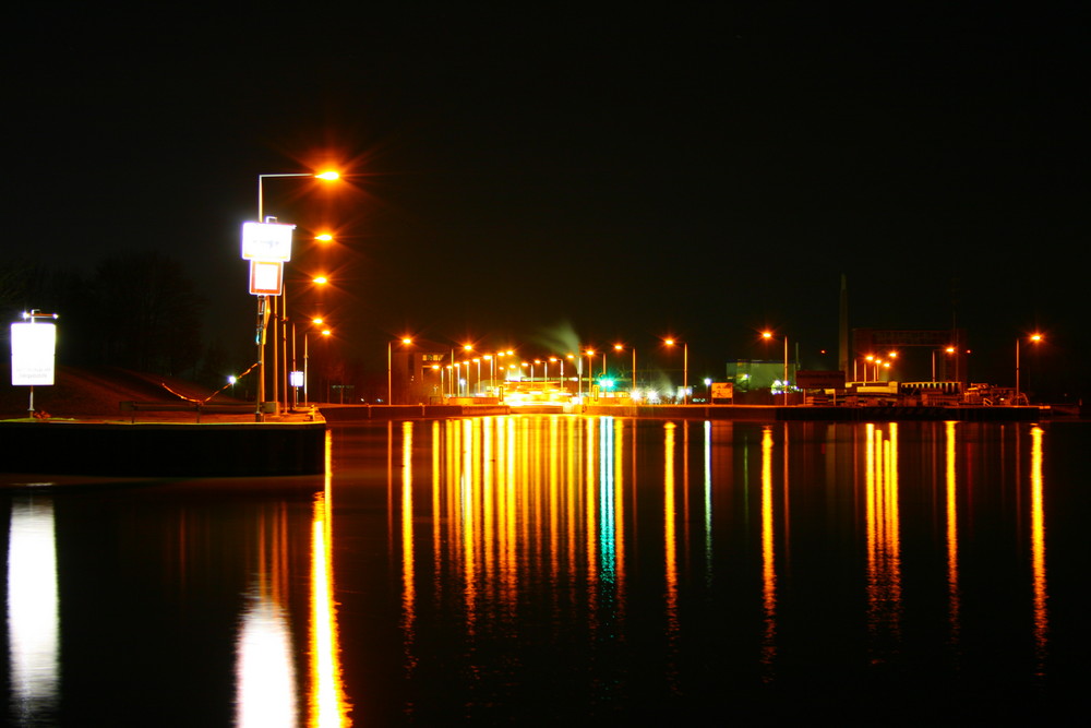 Schleuse bei Nacht