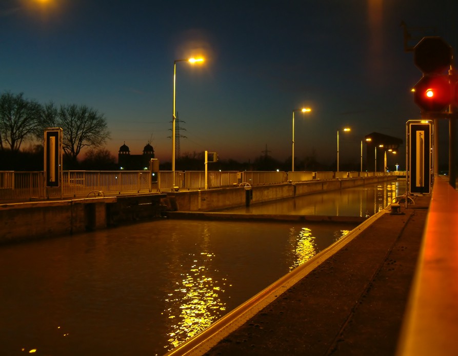 Schleuse Foto & Bild industrie und technik, industrie nachts