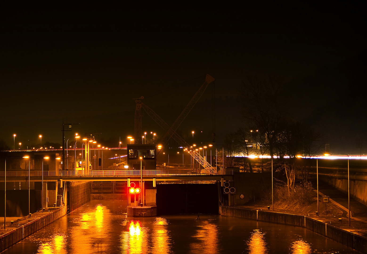 Schleuse in Esslingen am Neckar bei Nacht