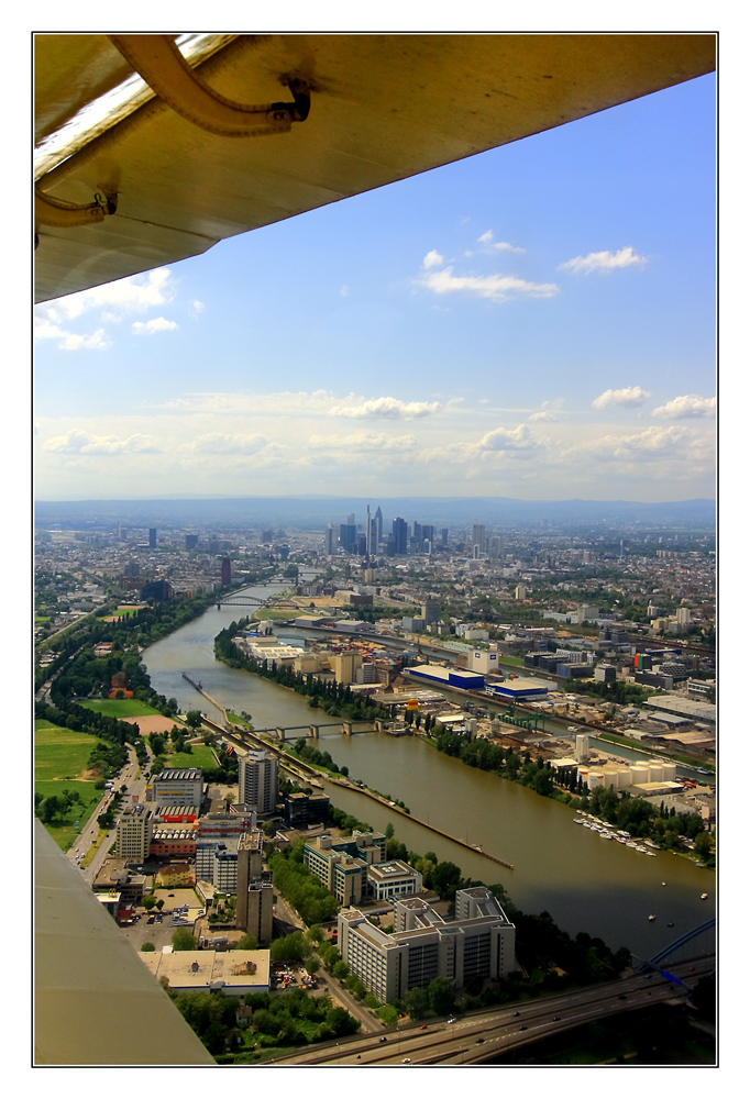 Schleuse Offenbach mit Skyline Frankfurt