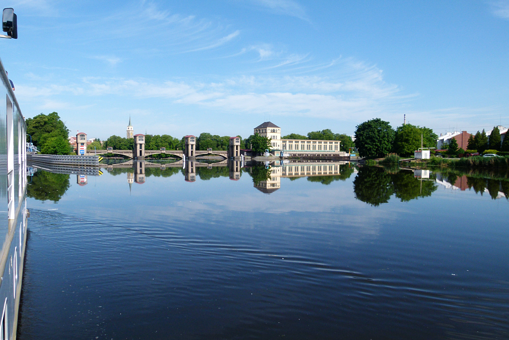 Schleuse und Wehr bei Nymburk