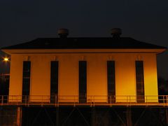 Schleusenhaus bei Nacht