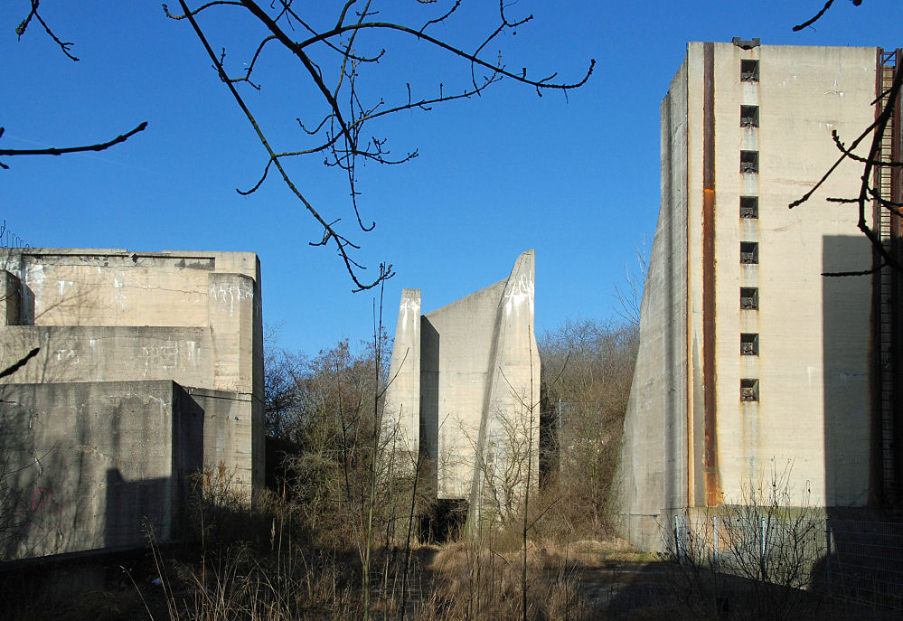 Schleusentor auf dem Feld