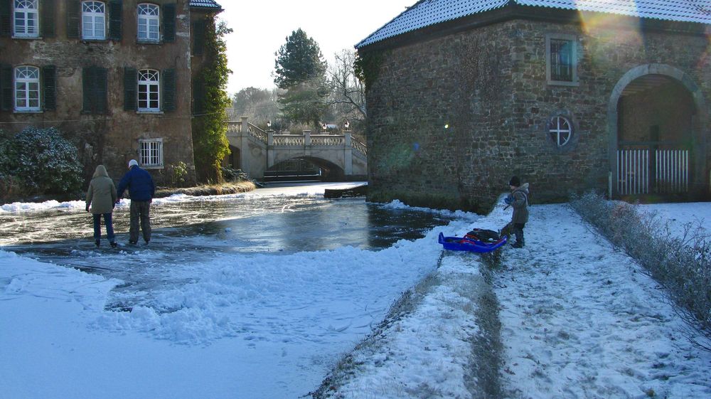 Schlittschuhfahren auf Schloßteich