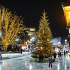 Schlittschuhlaufen auf dem Weihnachtsmarkt in der Autostadt