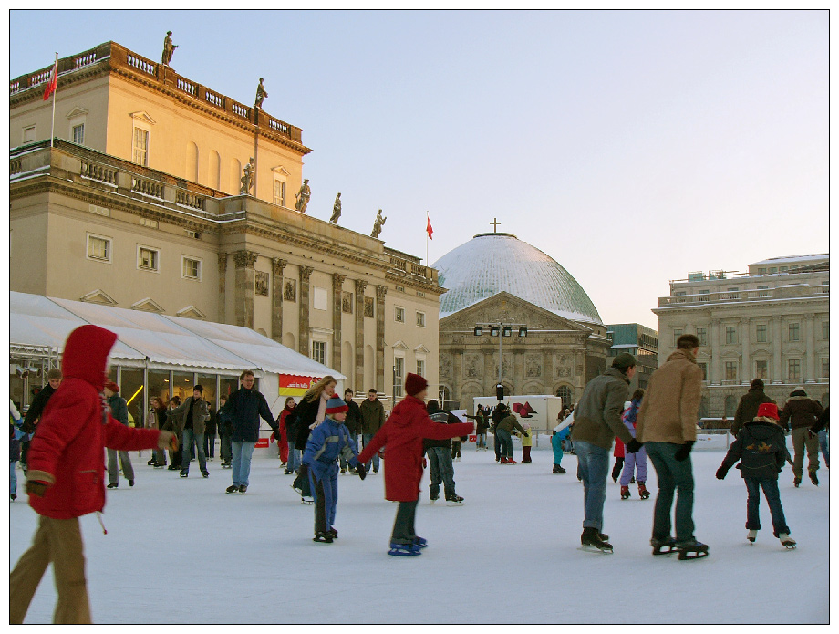 Schlittschuhspaß am Bebelplatz