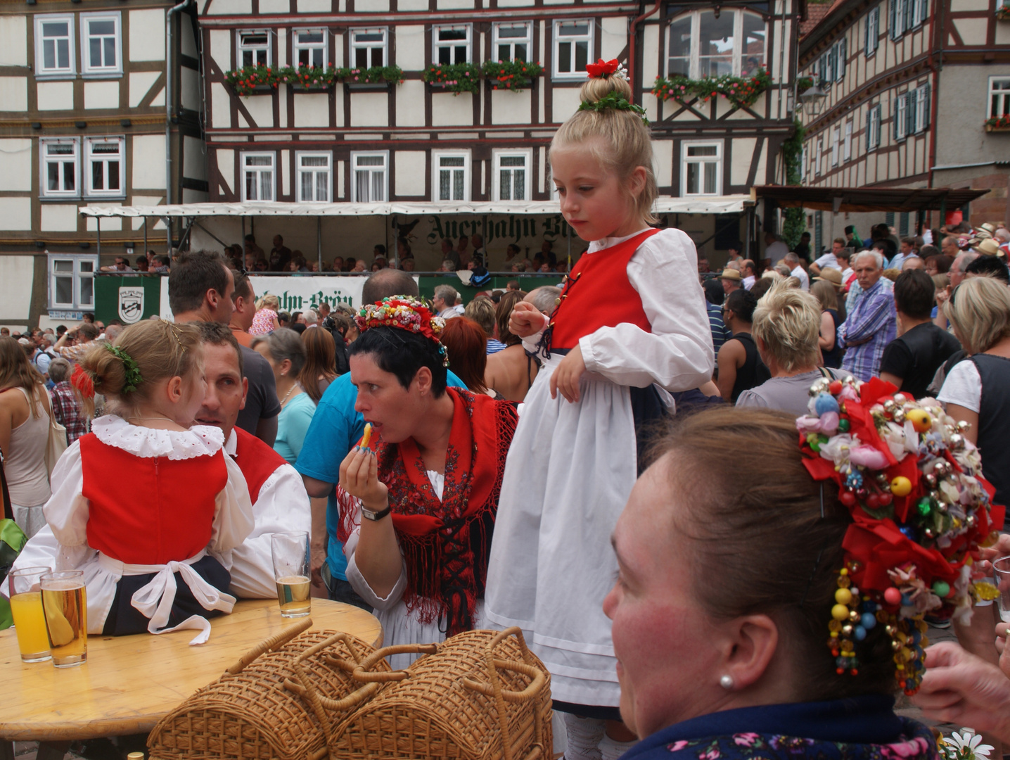 Schlitzer Trachtenfest 2011: Stärkung nach dem Festzug