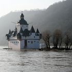 Schlößchen im Rhein...