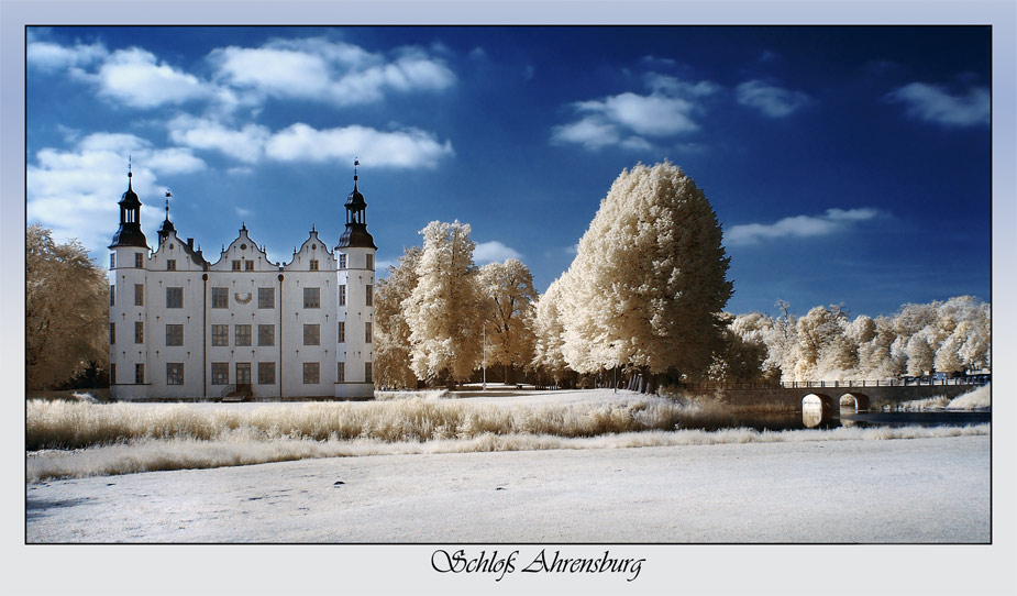 Schloss Ahrensburg by Rafael Mucha