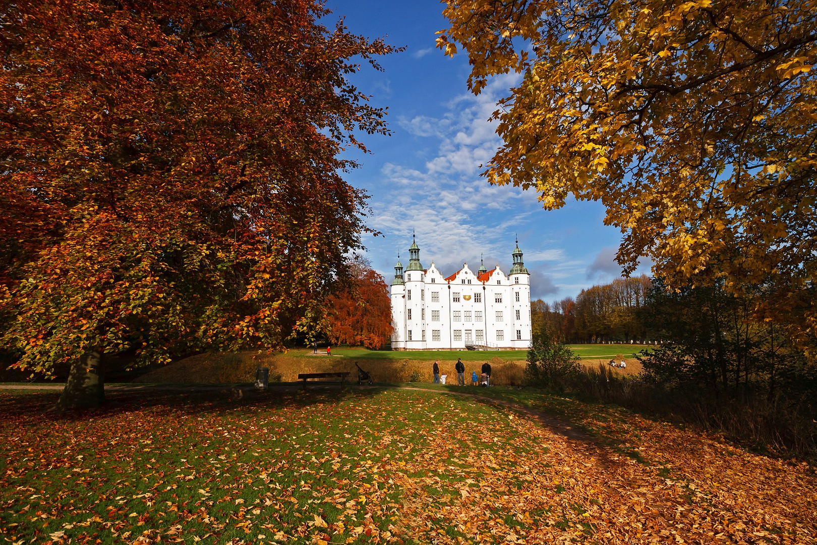 Schloss Ahrensburg im Herbst