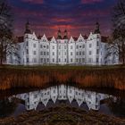 Schloß Ahrensburg mit gespiegelter Spiegelung