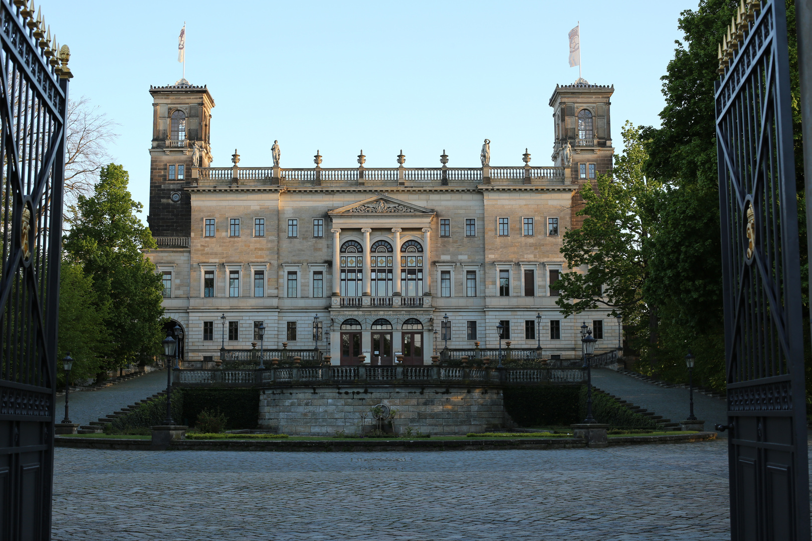 Schloss Albrechtsberg in der Abendsonne