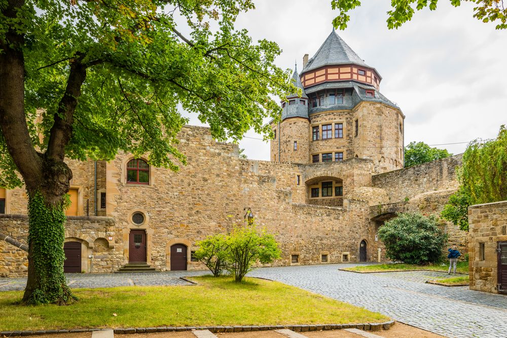 schloss-alzey-93-foto-bild-rheinhessen-amtsgericht-wehrgang
