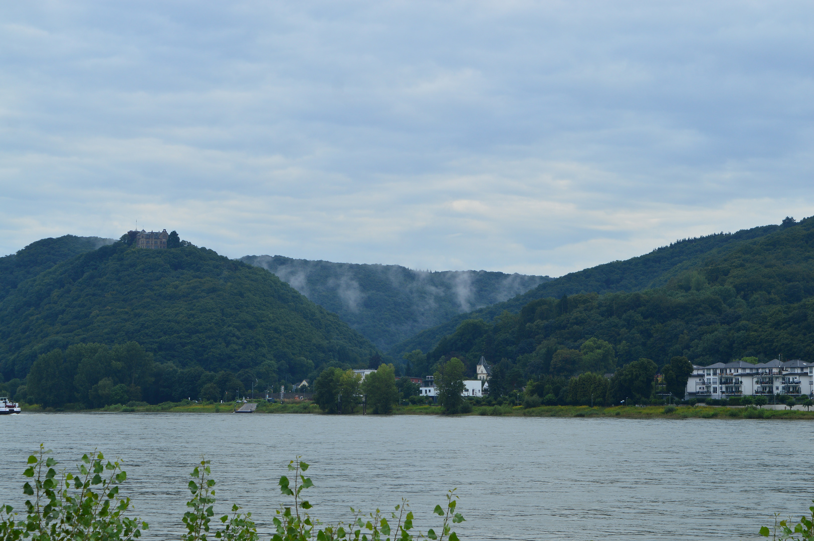 Schloß am Rhein