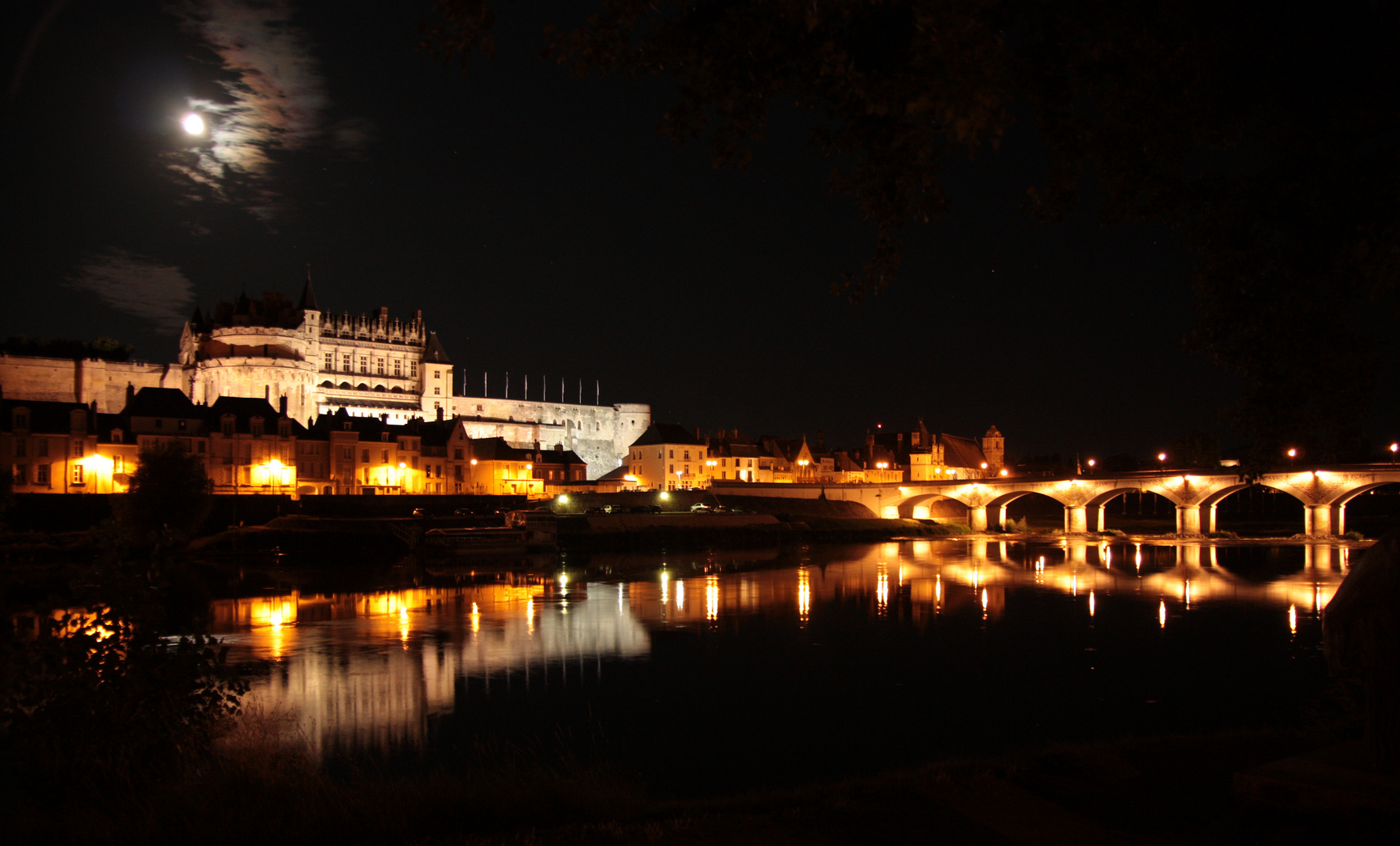 Schloss Amboise bei Nacht - mit Brücke