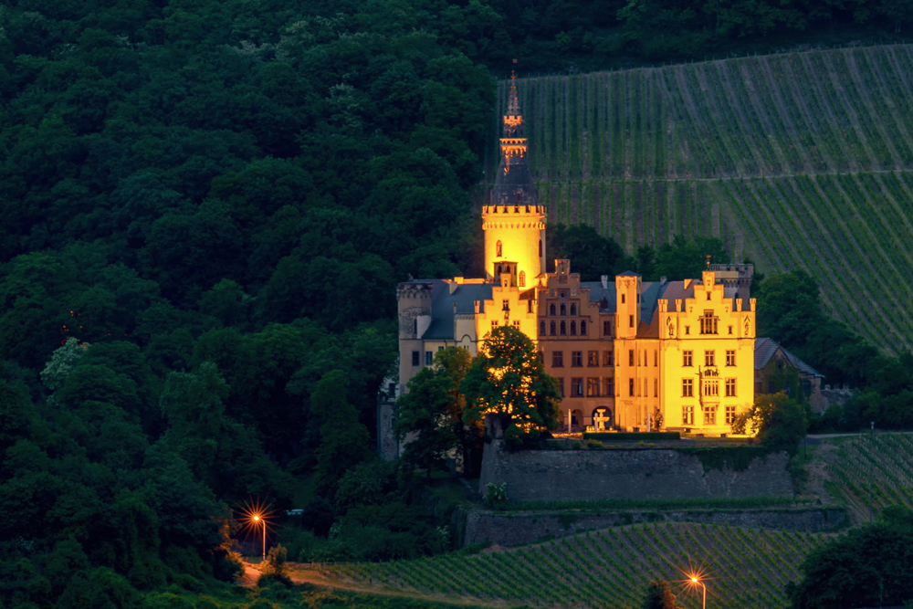 Schloss Arenfels bei Nacht