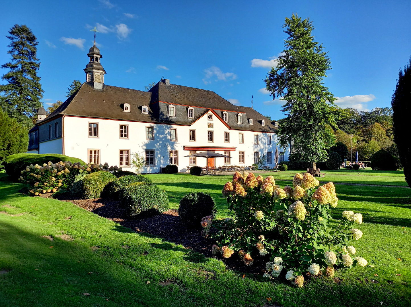 Schloss Auel im Herbst
