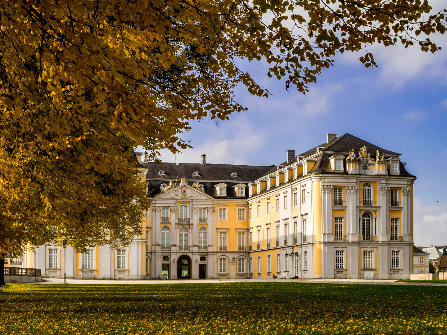 Schloß Augustusburg im Herbst