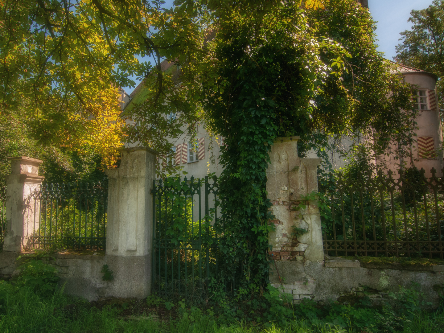 Schloss Bächingen im Dornröschenschlaf 