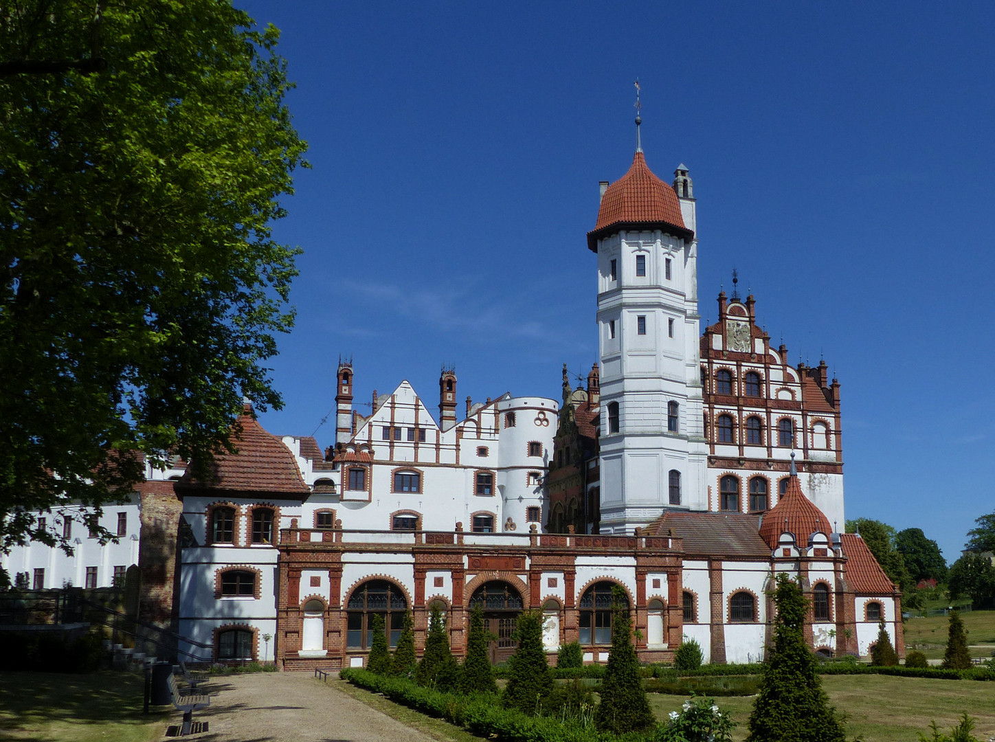 Schloss Basedow am Malchiner See