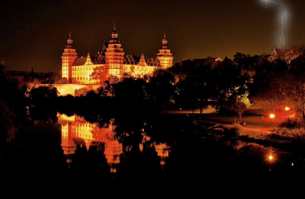 Schloss bei Nacht_DSC_1904c) - HDR 2500+Blitz hinten