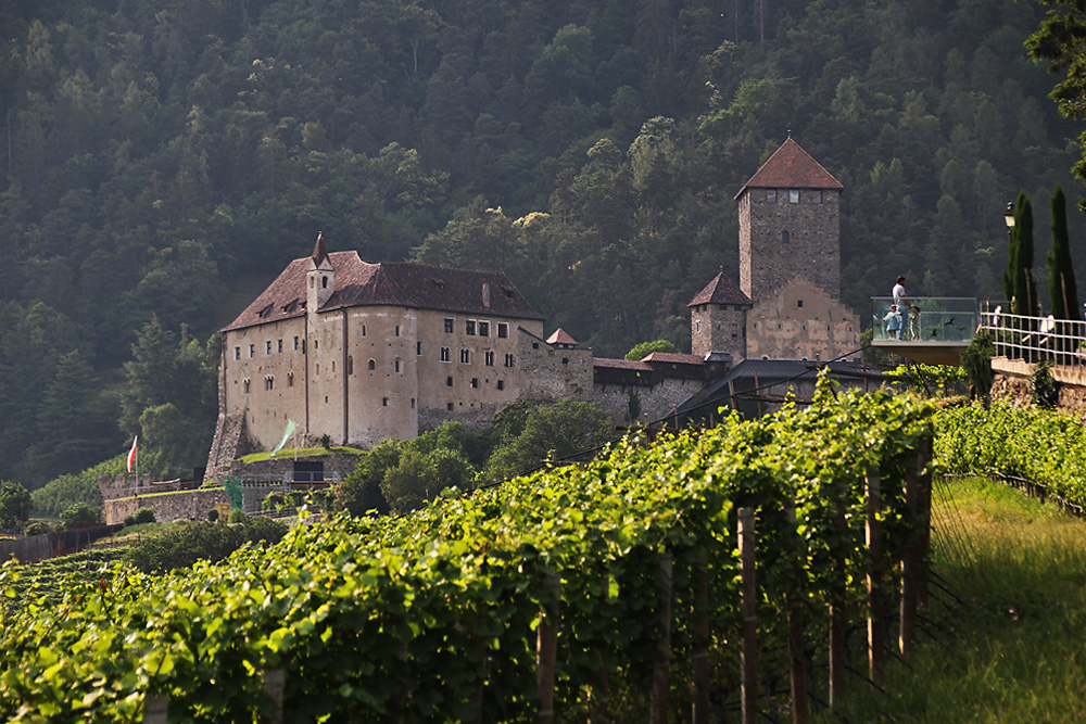 Schloss beim Dorf Tirol 