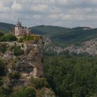 Schloß Belcastel oberhalb der Grotte Lacave