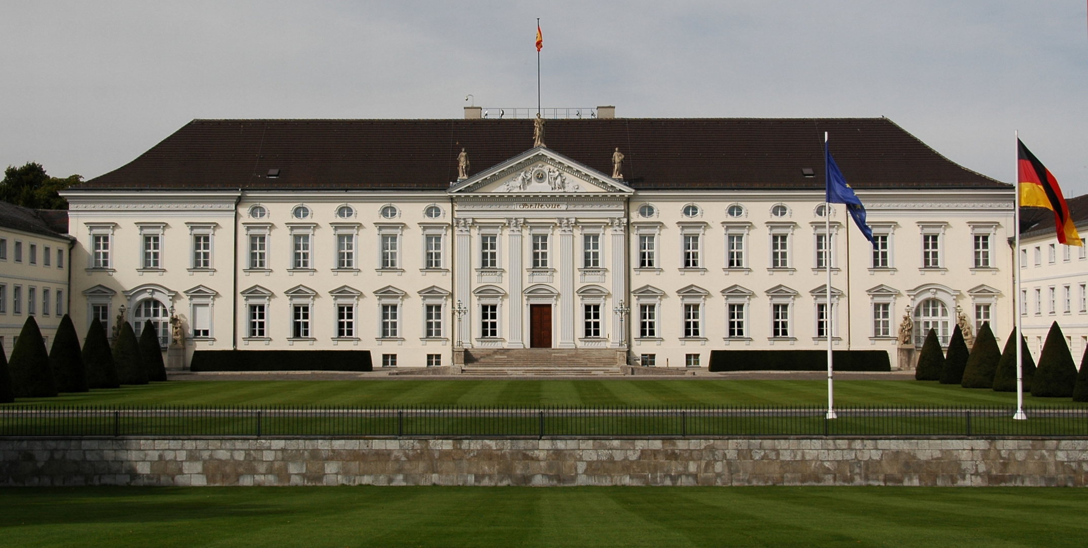 Schloß Bellevue Foto & Bild | architektur, stadtlandschaft ...