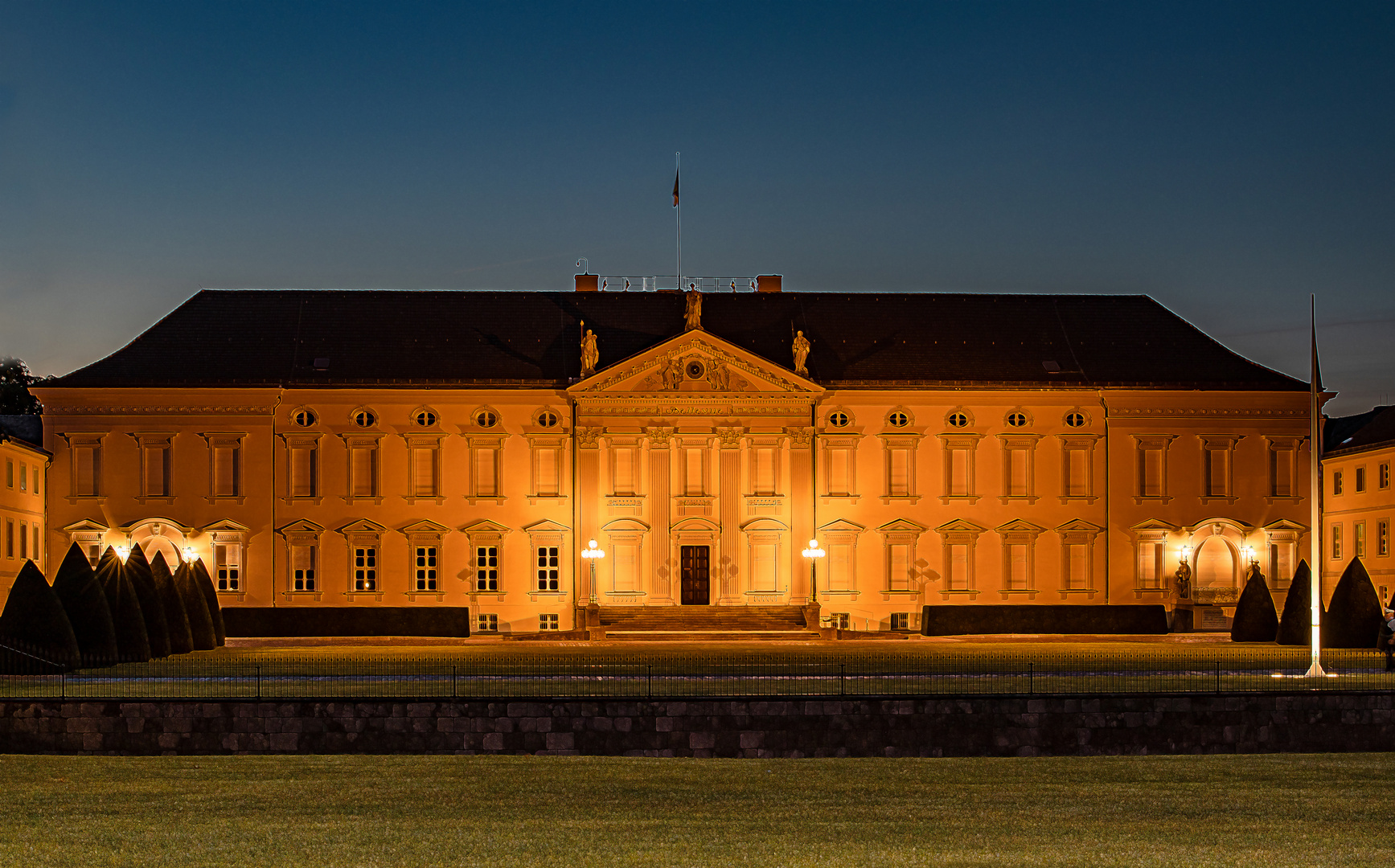 Schloß Bellevue in der blauen Stunde