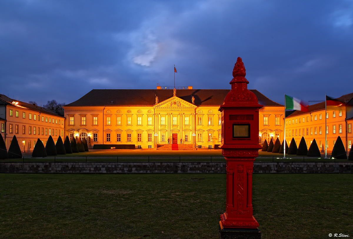 Schloss Bellevue mit Feuermelder