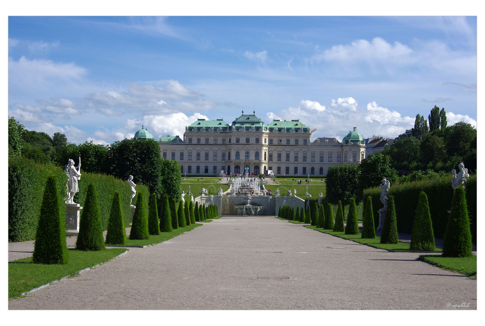 * Schloss Belvedere *