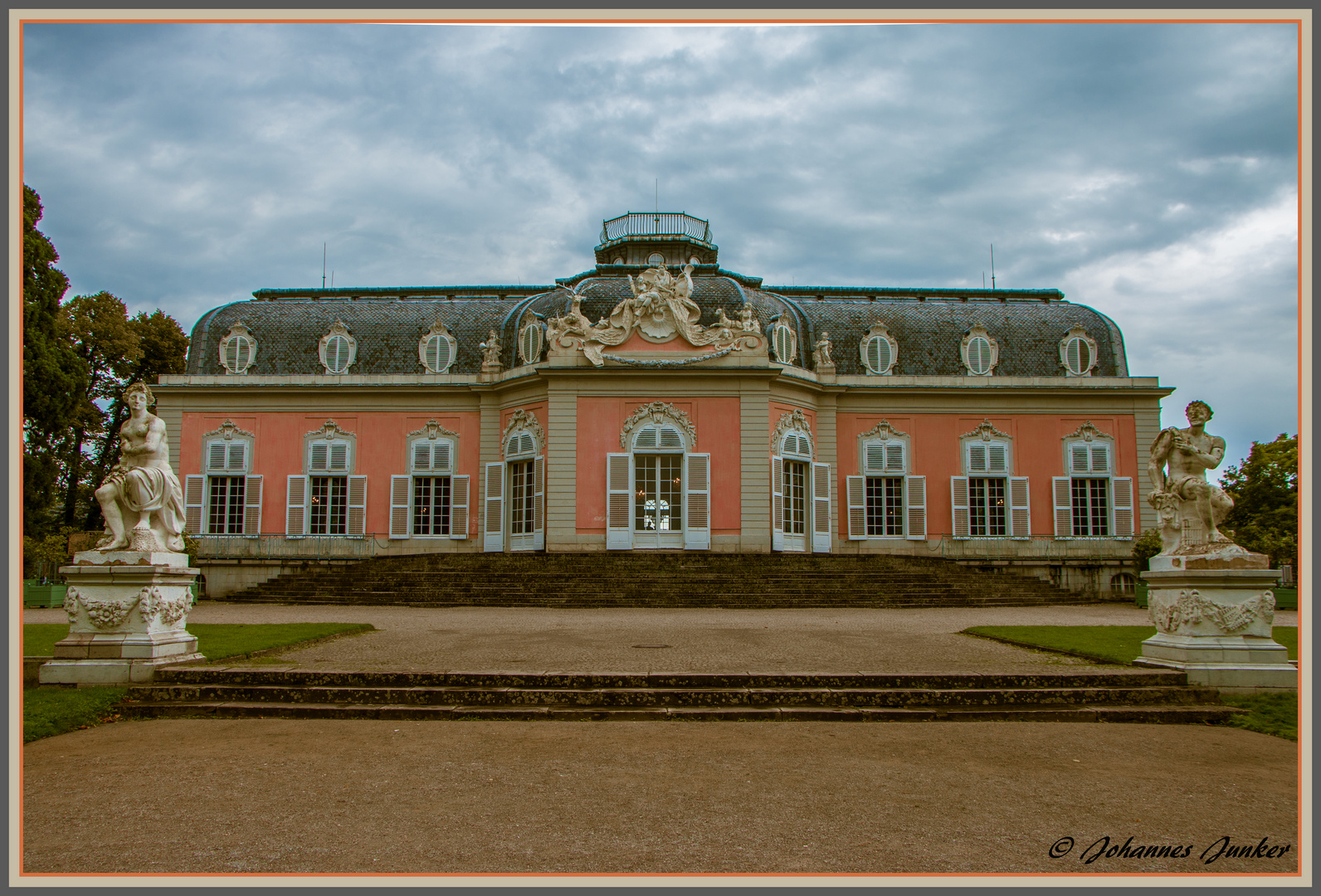 Schloss Benraht am Abend