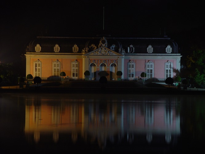 Schloß Benrath am Monatswechsel...