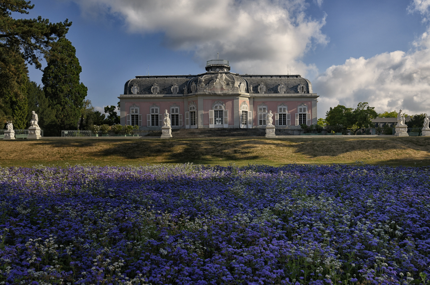 Schloss Benrath am Morgen